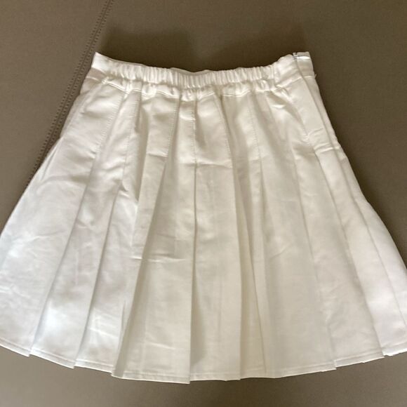 Sangtree Girls’ Pleated White Tennis Skirt with shorts. Size 14. - Picture 2 of 6